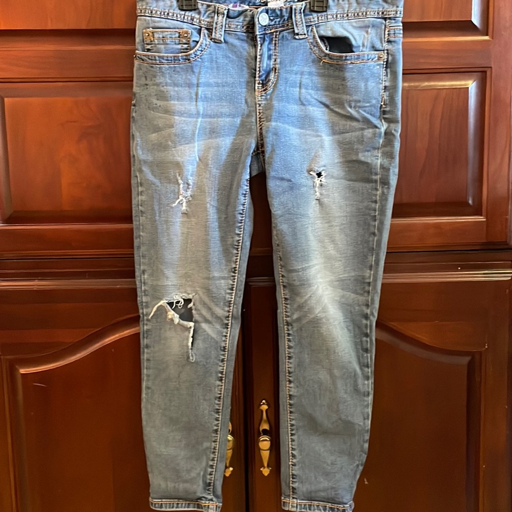 Distressed cropped medium wash jean